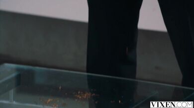 Sexy chicks got fucked in threesome