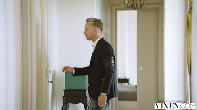 Threesome sex on coouch with Red Fox and Jia Lissa