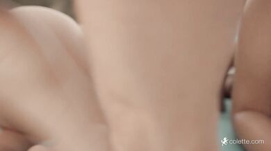 Threesome by pool with Elsa Jean and Zaya Cassidy